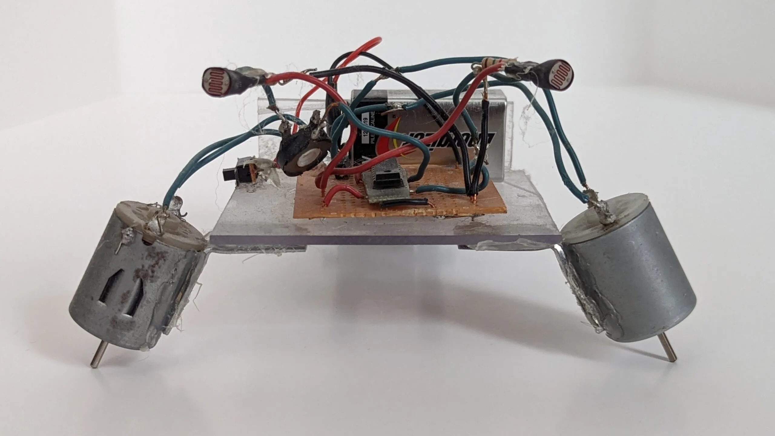 NoBB head on: photoresistor eyes held high on their leads, motors planted wide like ski poles