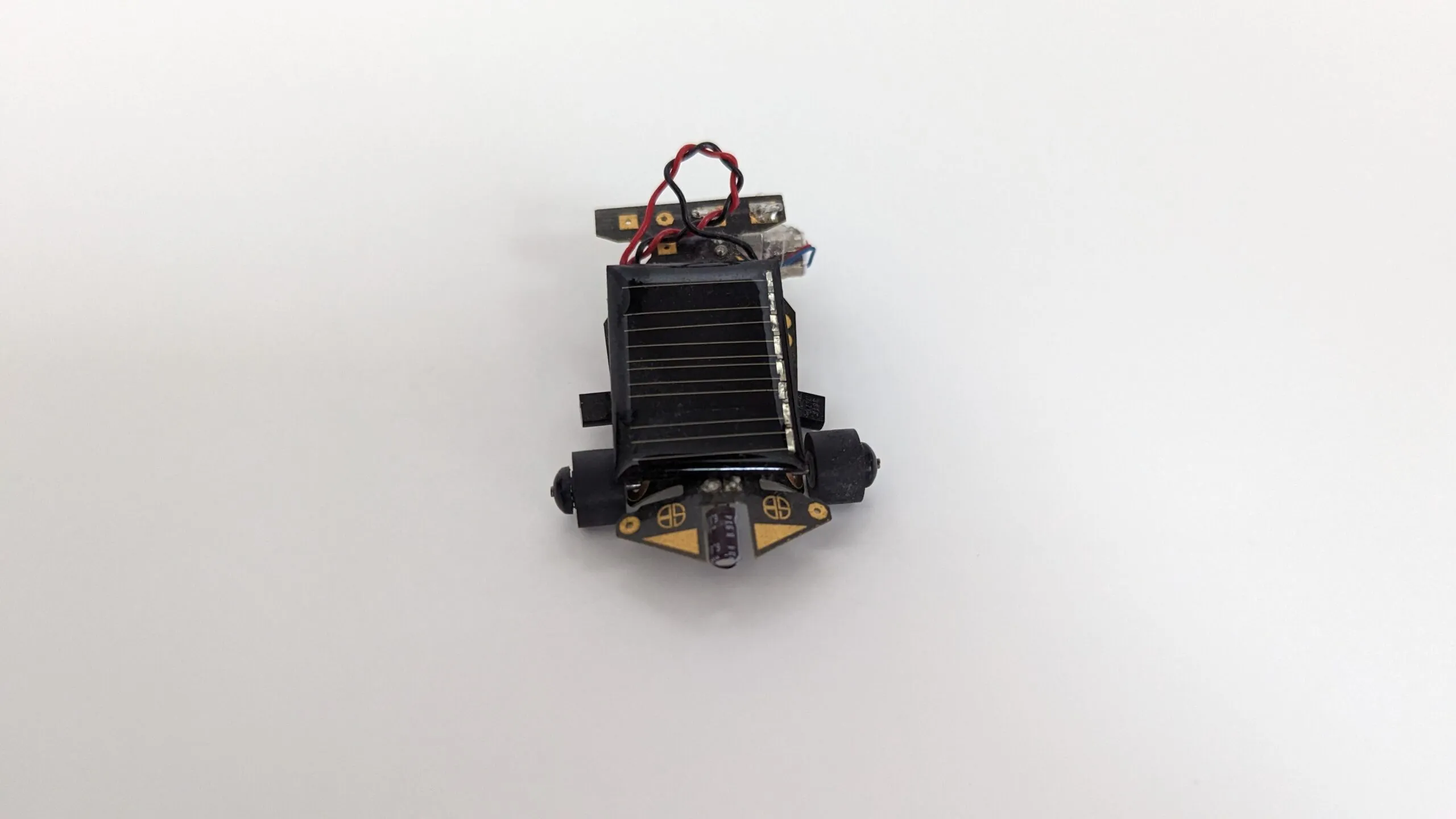 Front-on view of the Solar Roller with the electrolytic capacitor at its nose