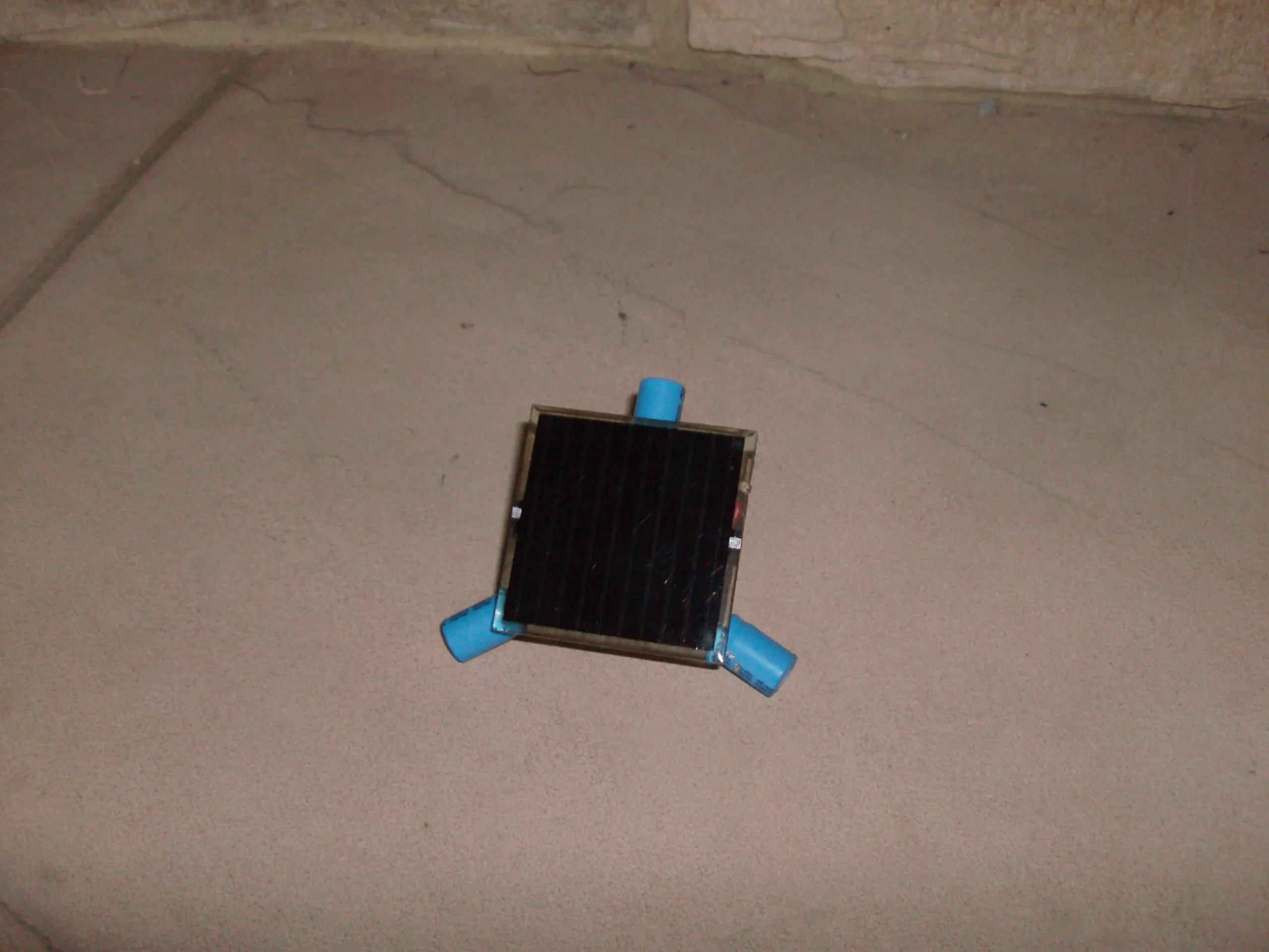 The Symet resting on capacitor-foot orientation 1