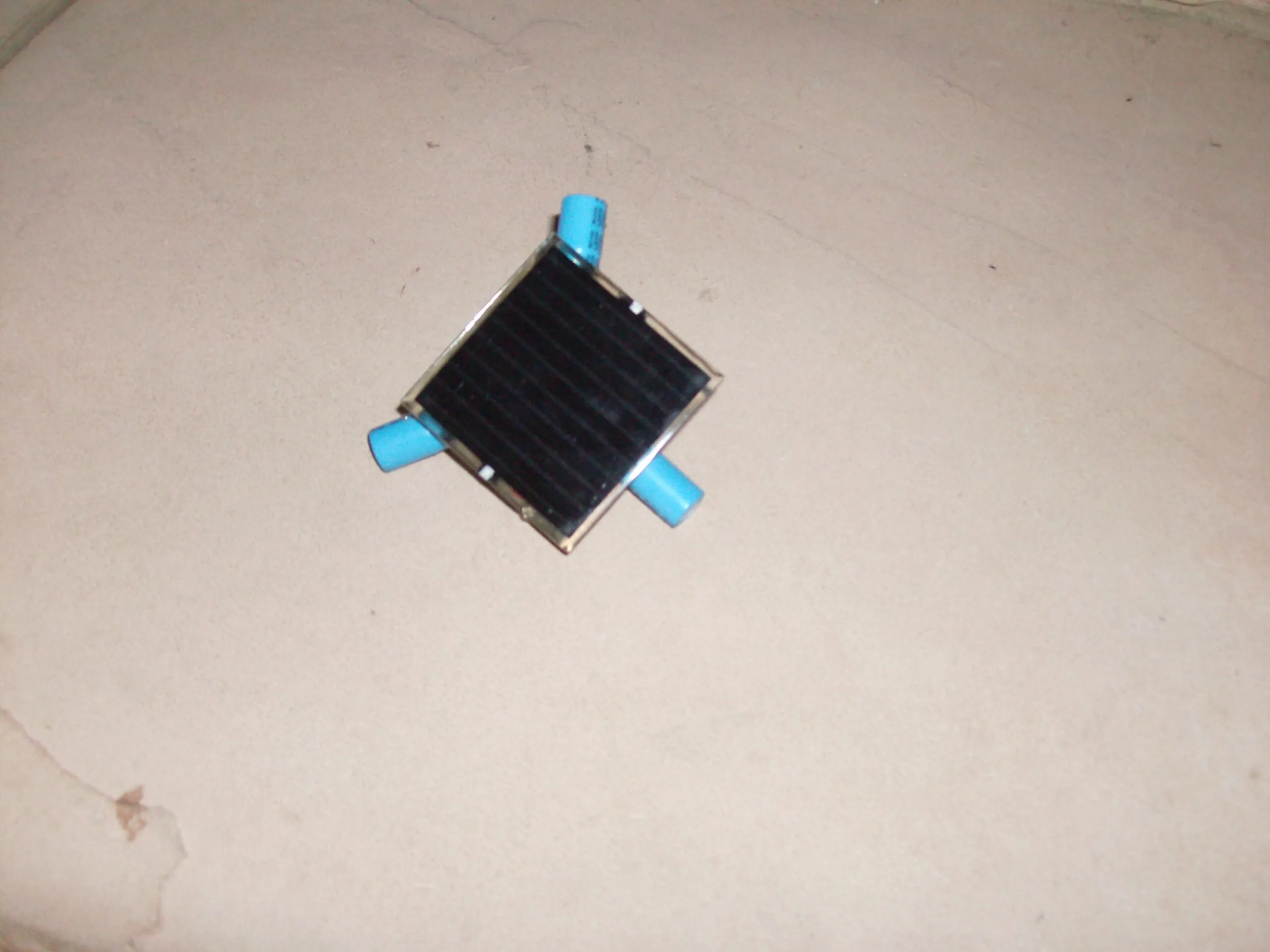 The Symet resting on capacitor-foot orientation 2