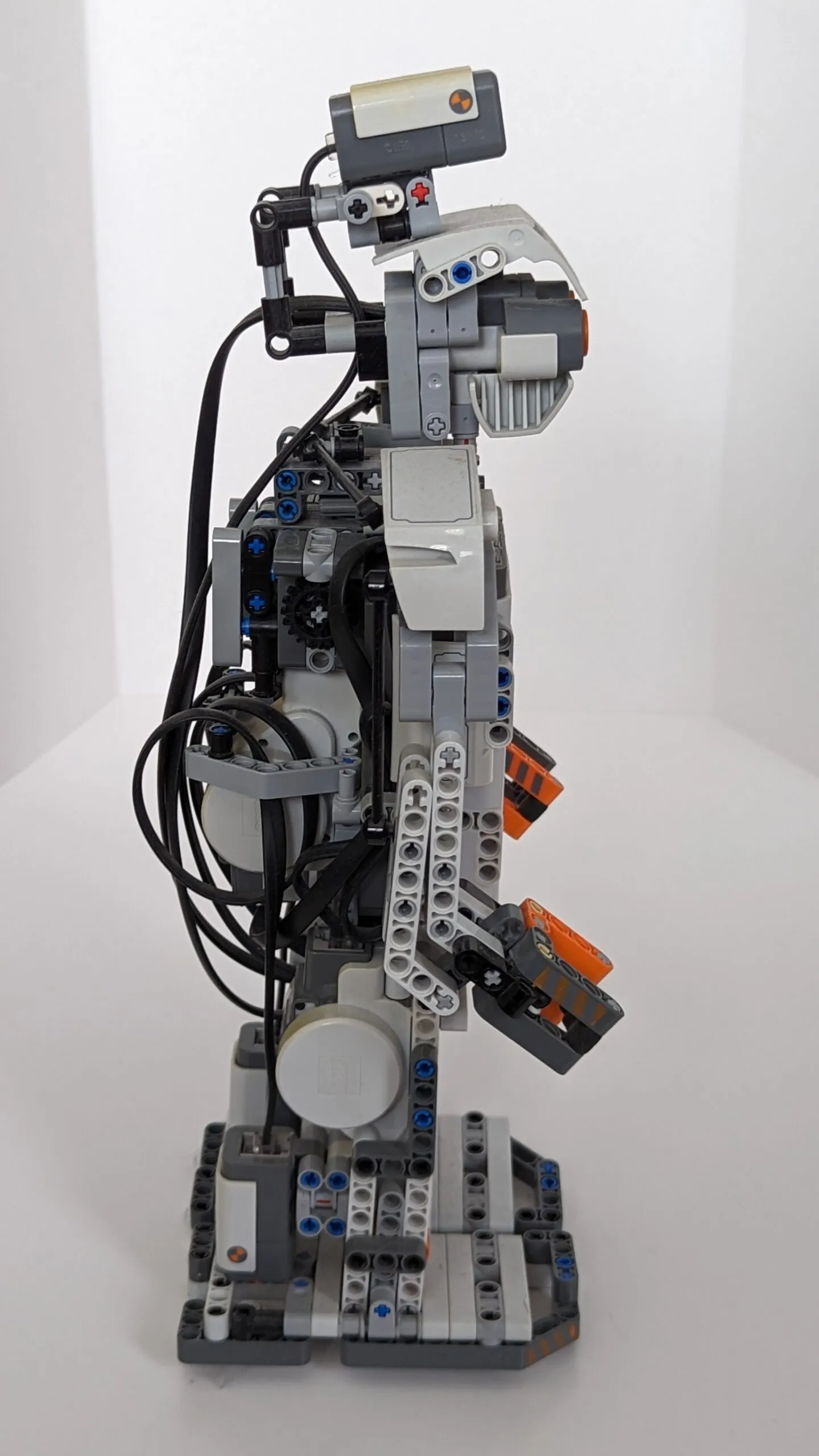Beta Rex's other profile, drive cables looping from shoulder to hip