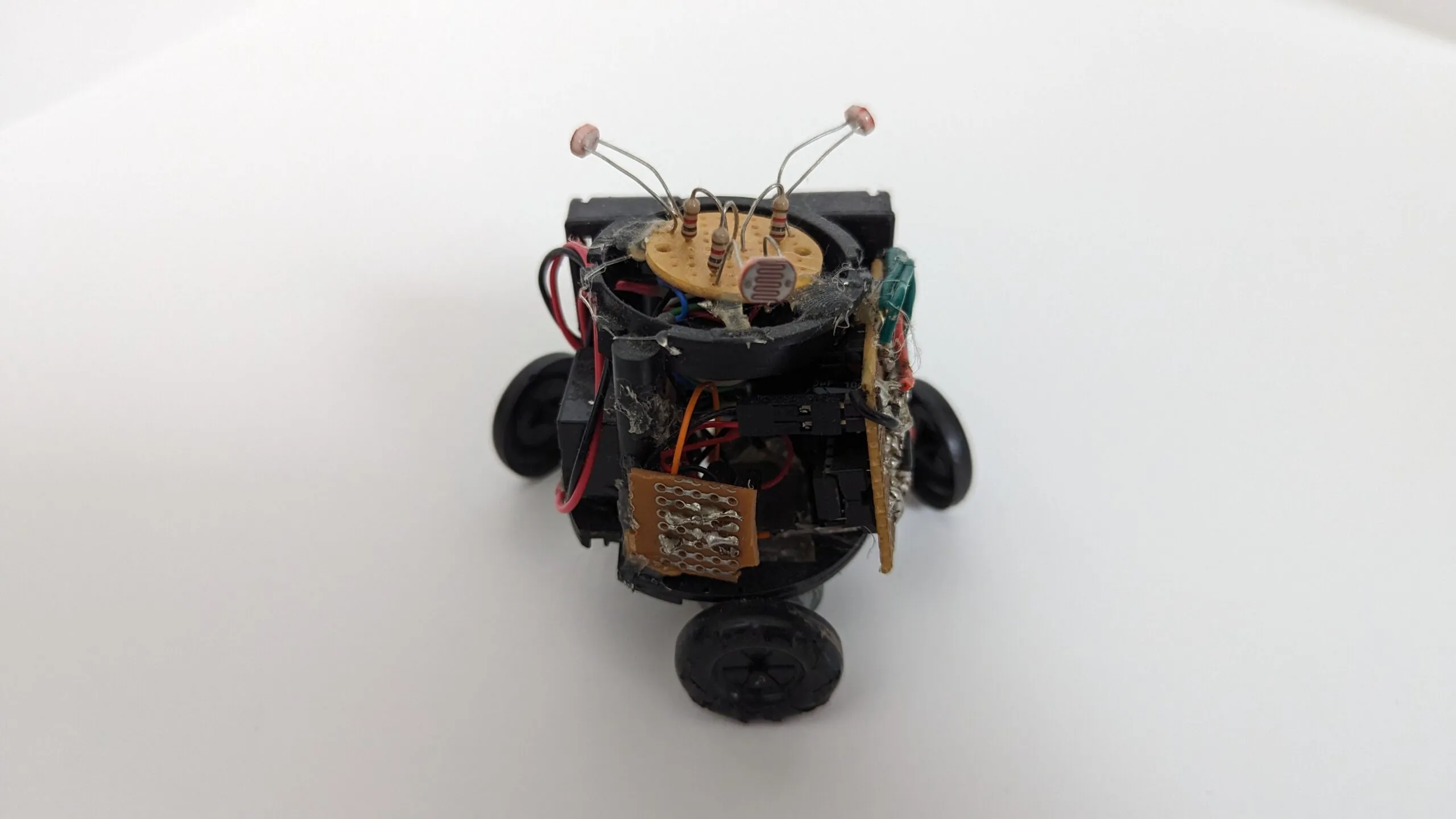 Triclops from above and ahead, photoresistor antennae spread wide on their stalks