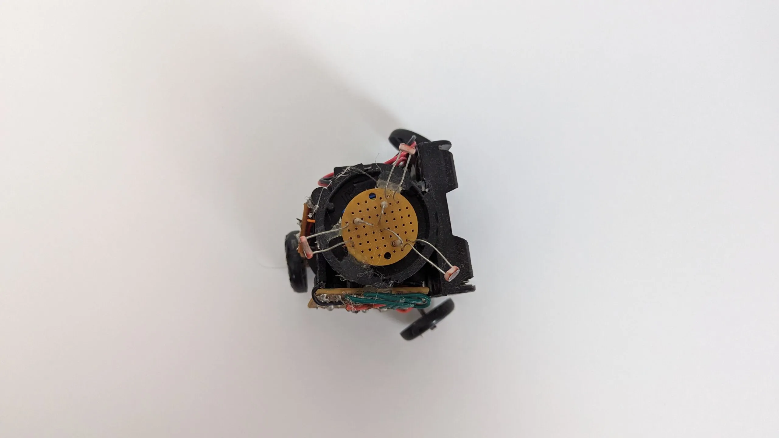 Triclops from directly above, sensor disc centered and wheels askew